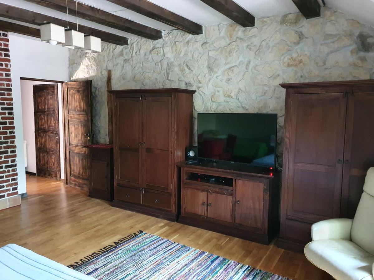 Pensiunea Casa Dacilor Podeni Ngoại thất bức ảnh