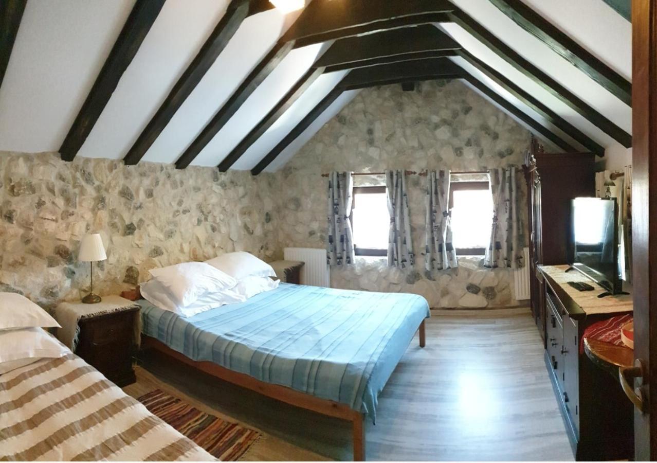 Pensiunea Casa Dacilor Podeni Ngoại thất bức ảnh