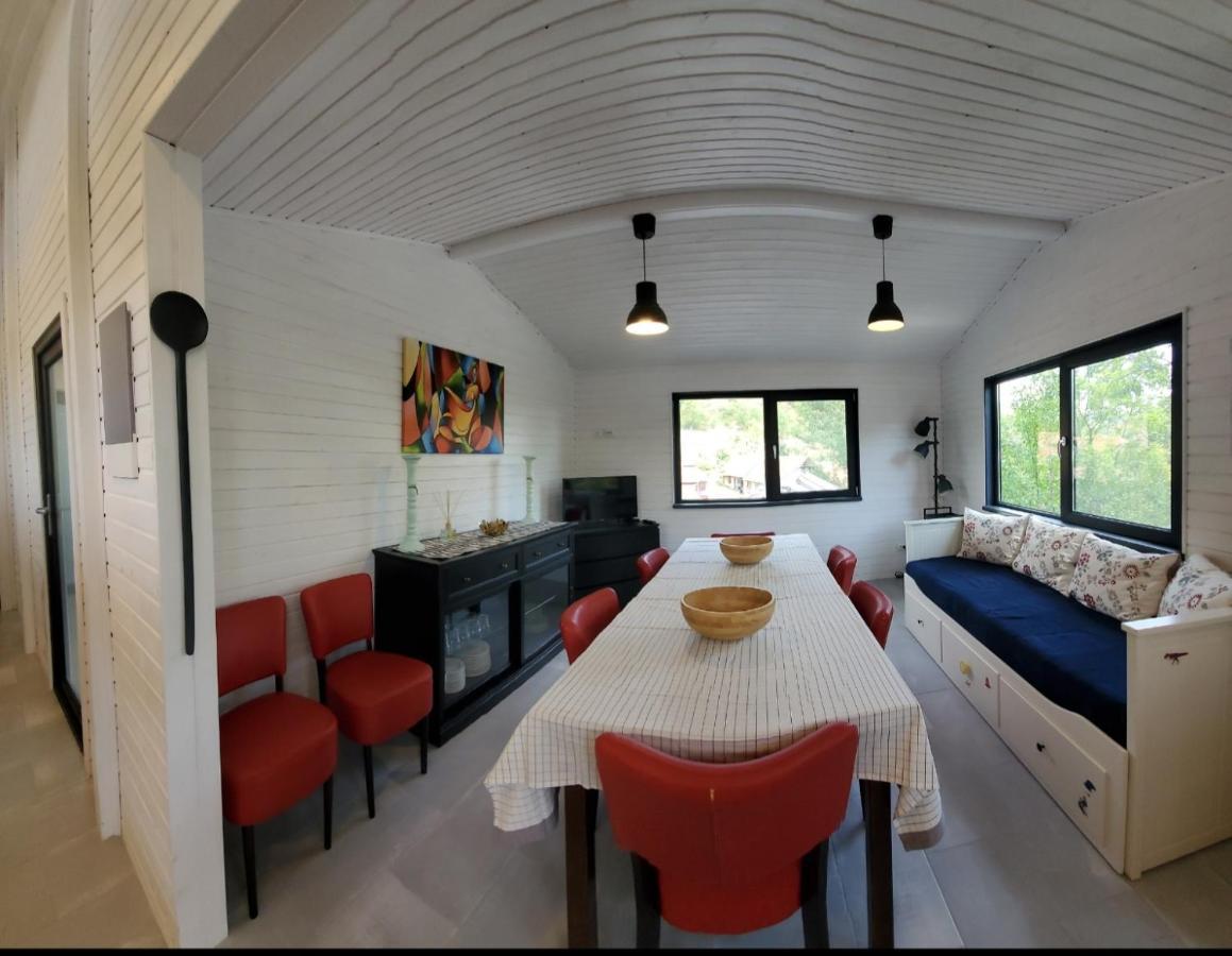 Pensiunea Casa Dacilor Podeni Ngoại thất bức ảnh